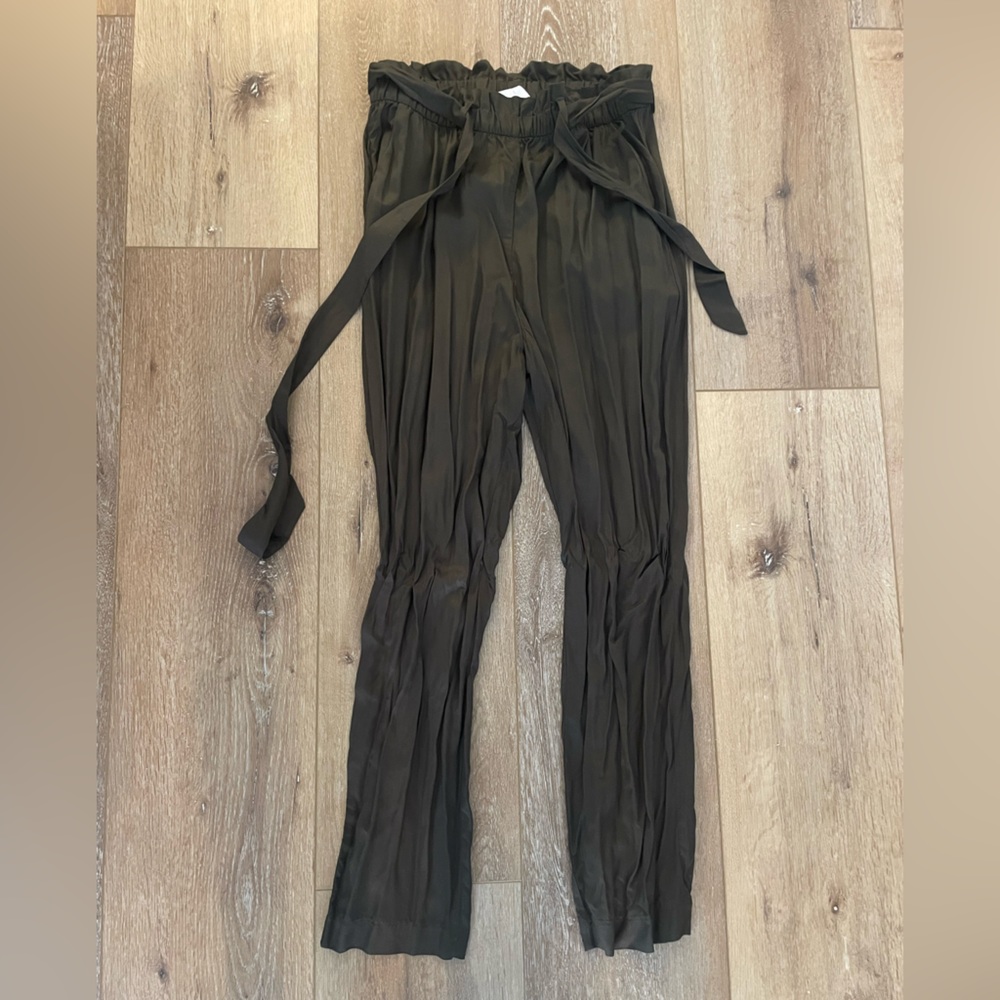 Paper bag waist women pants.
